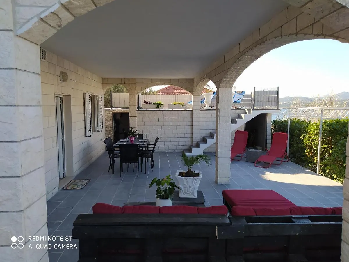 Apartment Villa Sandrina Donji Okrug  Croatia